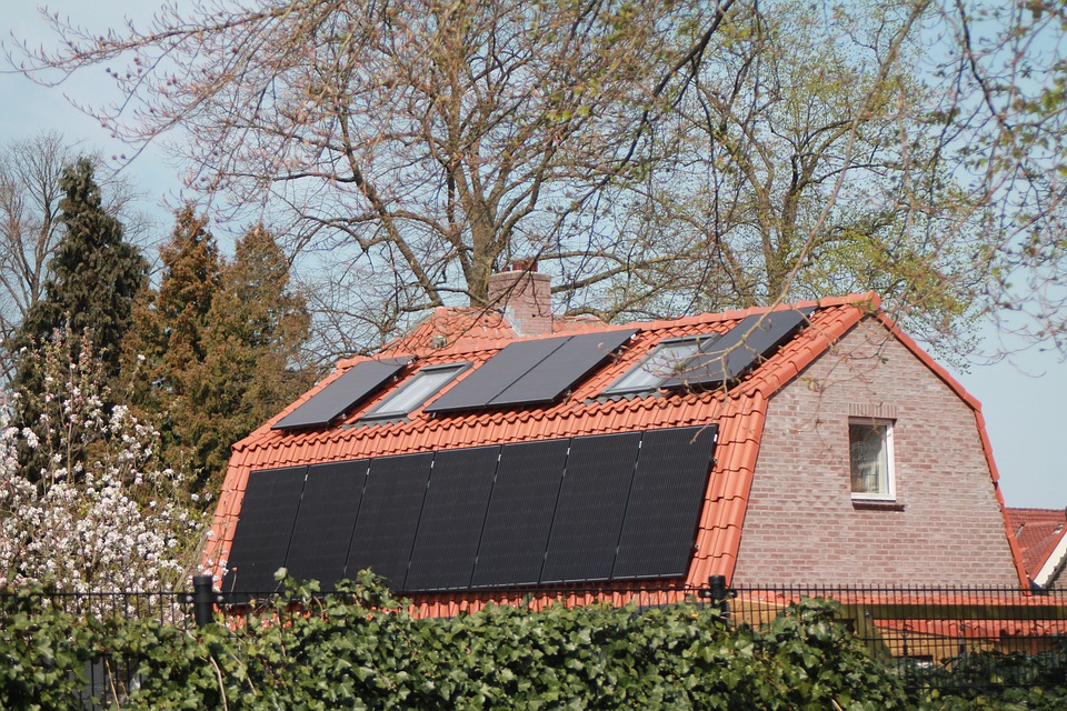 Geweldige groei van zonnepanelen in Nederland brengt ook problemen met zich mee